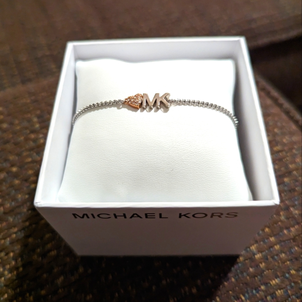 Michael Kors Adjustable MK Diamond Heart Bracelet In Silver and Rose Hold